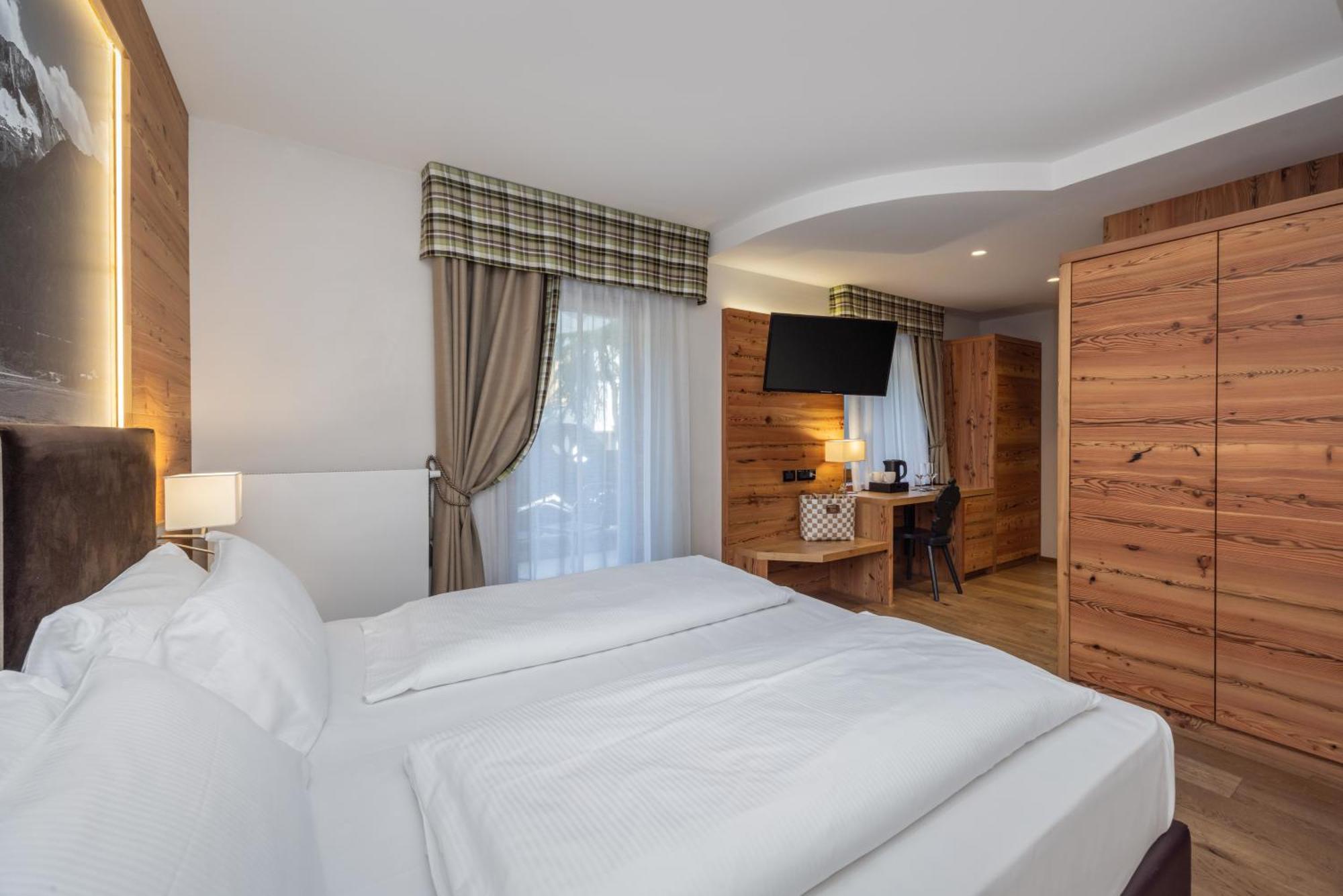 Hotel Ravelli Luxury Spa Mezzana  Exterior photo