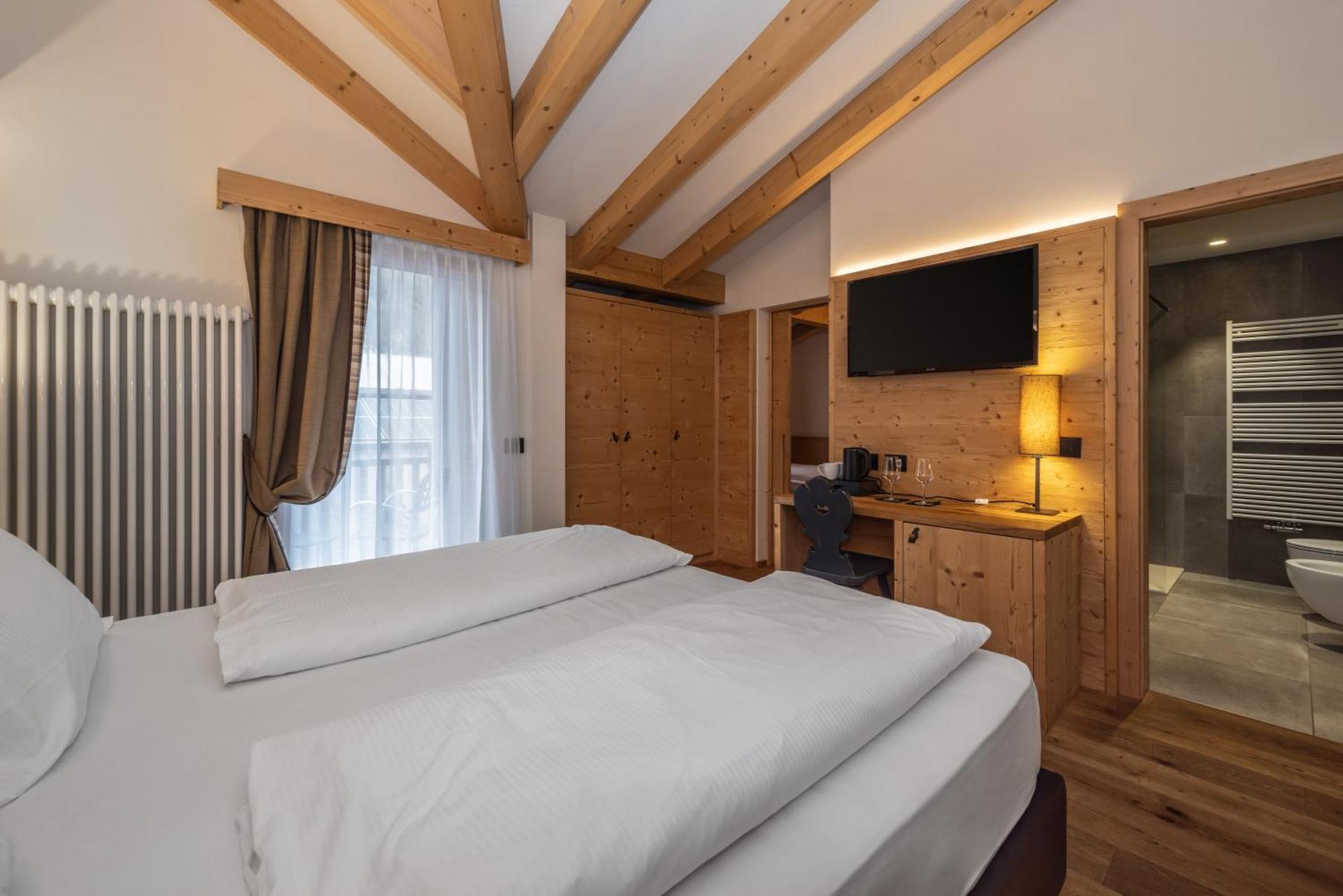 Hotel Ravelli Luxury Spa Mezzana  Exterior photo