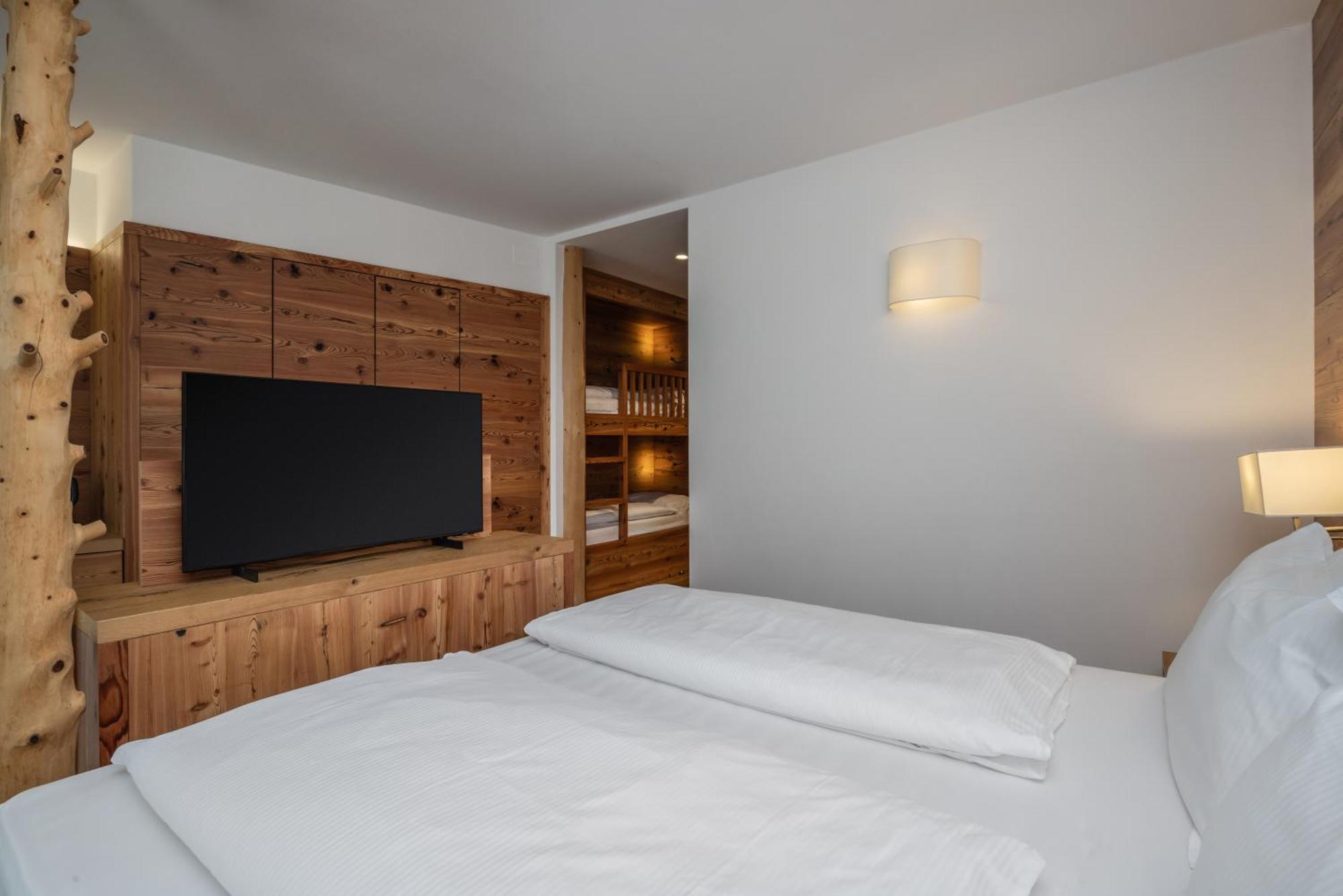 Hotel Ravelli Luxury Spa Mezzana  Exterior photo