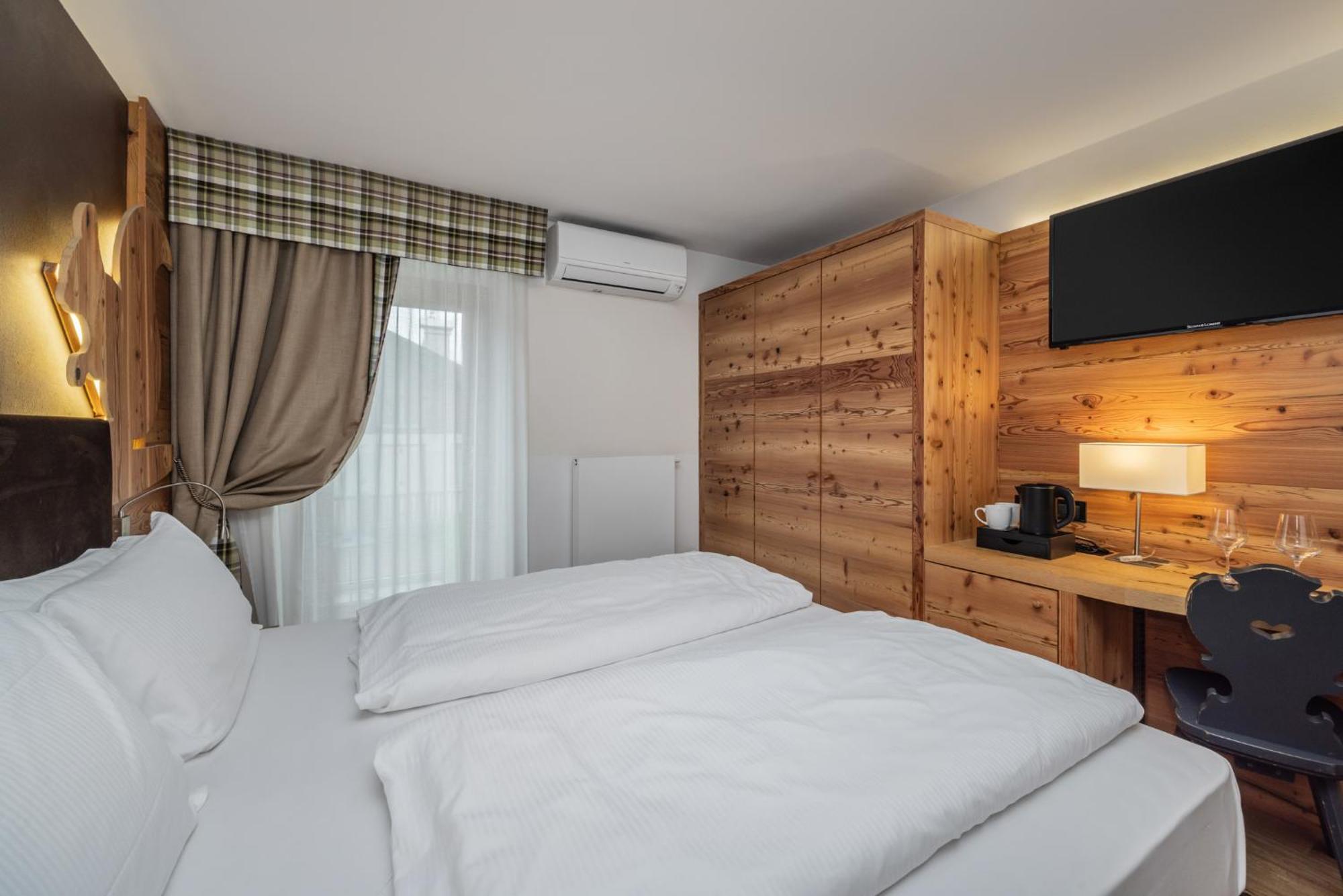 Hotel Ravelli Luxury Spa Mezzana  Exterior photo