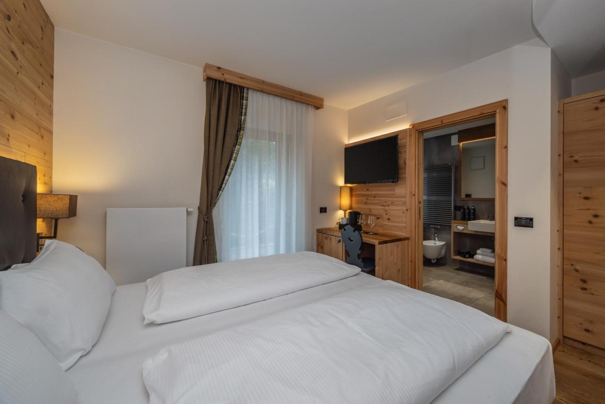 Hotel Ravelli Luxury Spa Mezzana  Exterior photo